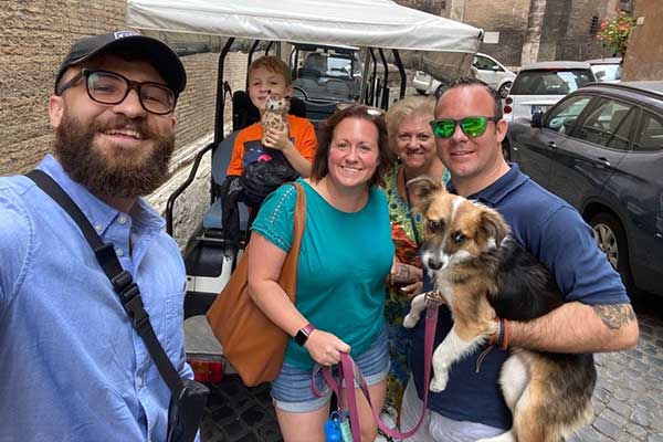 dog-family-tour-golfcart-roma