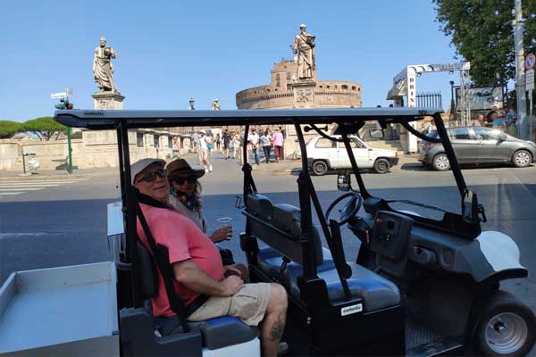 family-tour-golfcart-rome